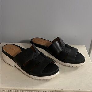 Women’s size 9.5 M Black white soles Slide Sandals Gentle Souls by Kenneth Cole